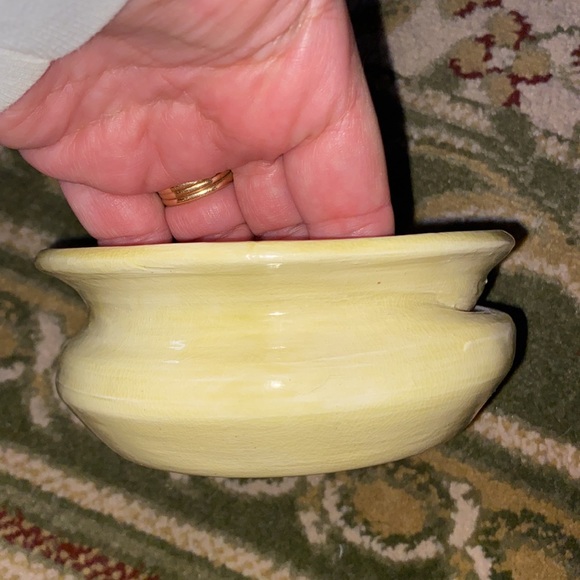 Pastel Yellow Glazed Studio Pottery Bowl -Unsigned. Unique Shallow Bowl - Picture 5 of 6